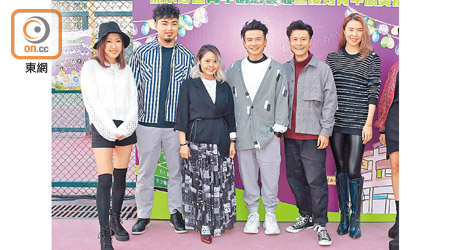 葉巧琳（左起）、小塵埃、釗峰、On仔及陳逸璇一眾歌手到深水埗出席活動。
