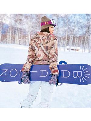 許俊豪與鍾晴各自在社交網上載滑雪相。