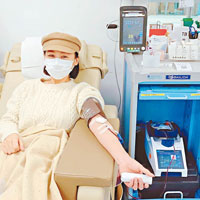 血庫告急，高海寧即響應呼籲捐血。