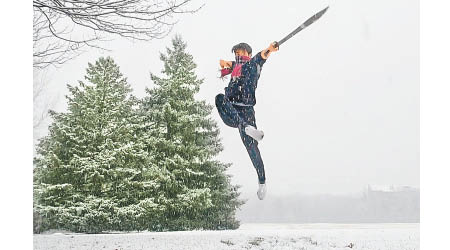 停工不停操，伍允龍上星期在雪地上練功夫。