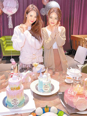 菊梓喬（左）與妹妹生日相差2天，Book餐廳齊齊慶祝。