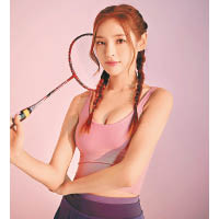 高挑的陳楨怡不打排球，反而參加羽毛球賽。