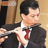 楊光吹奏長笛造詣精湛，有在世界各地演出的豐富經驗。