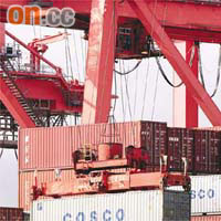 中國遠洋預計全年貨櫃業務仍面臨困境。