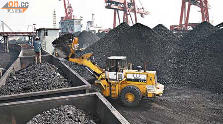 據內地媒體報道，內地會在年底前擬定煤炭資源稅徵收草案。