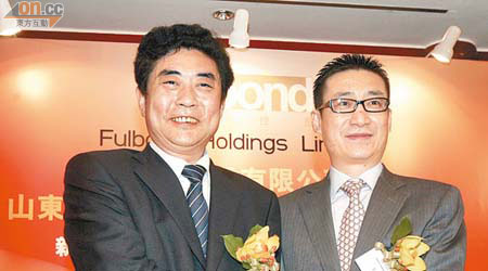張曦（右）表示，未來公司計劃將新能源汽車拓展至長春、北京、重慶等地。（潘國禮攝）