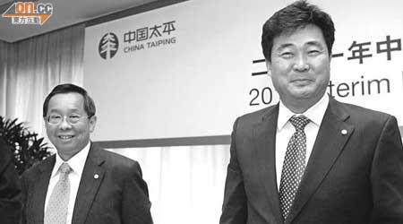 中國太平董事長林帆（右）表示，向工行收購太平財險股份，純為配合集團整體架構及財險發展。左為吳俞霖。（孫冰玉攝）