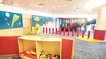 維景灣畔會所設有兒童遊樂設施。