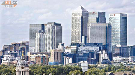 英國首相卡梅倫擬介入銀行業與監管機構的角力。圖為倫敦金融區。（資料圖片）
