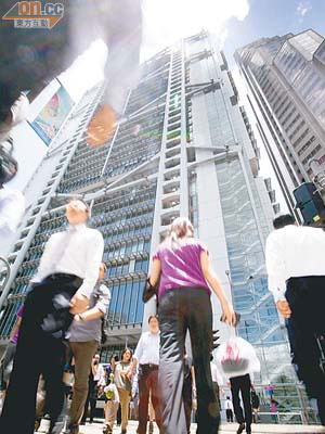 金管局傳向滙控招手，歡迎其將總部遷返香港。