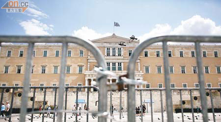 希臘緊急召開內閣會議，商討進一步緊縮財政措施。