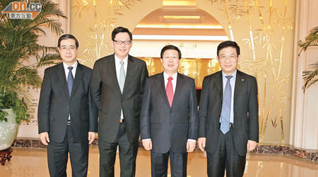 天津市副市長崔津渡（左一）表示，明年將率領代表團訪港，就兩地合作發展再作交流。