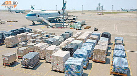 國泰上月載貨量跌逾百分之十三，為今年連續八個月下跌。