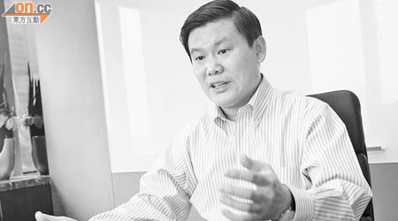 國泰君安閻峰表示，將盡快申請RQFII產品，預計明年三月份就有產品面世。