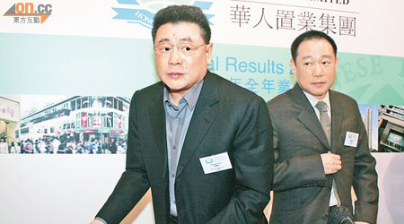 劉鑾雄（左）及劉鑾鴻（右）簽發的二千萬元支票，資金最終流入歐文龍的空殼公司戶口。（資料圖片）