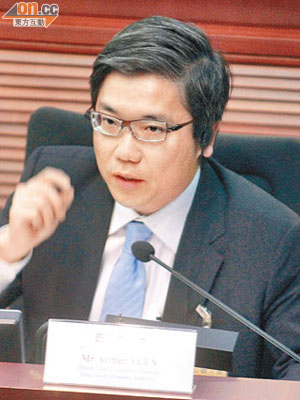 金管局副總裁阮國恒指，香港銀行防禦性足夠，惟仍會密切監察市場。