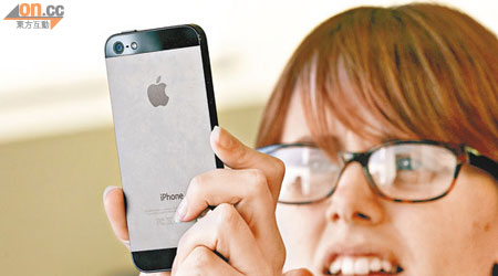 蘋果公司下周公布的業績，將反映iPhone 5首周銷情。