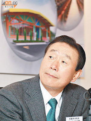 Dynam董事長兼行政總裁佐藤洋治指，計劃十年內將彈珠機遊戲館增至一千間。（高嘉業攝）