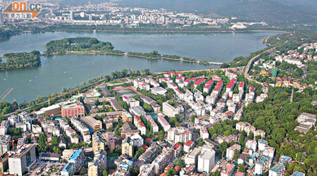 內地不少城市仍實施限購令。圖為南京市貌。