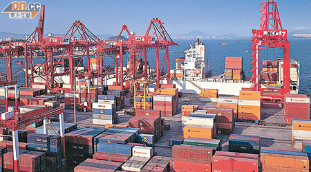中國二月出口急升，但進口下挫，數據反映貿易兩極化現象。