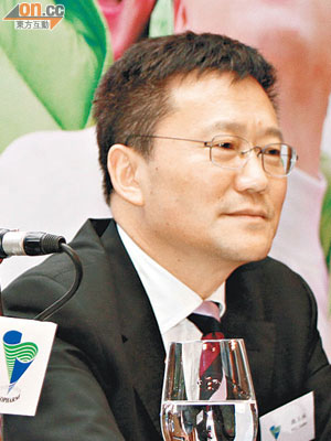 國藥總裁兼執行董事魏玉林表示，城鎮化有利醫藥行業發展。（盧志燊攝）