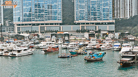 南灣前臨海旁共有約33幅船廠地，政府昨推16幅招租。