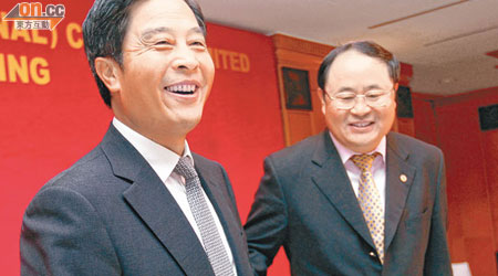 李建紅（左）稱，若青島港成功上市，招商局有意入股。（蔡綺琳攝）