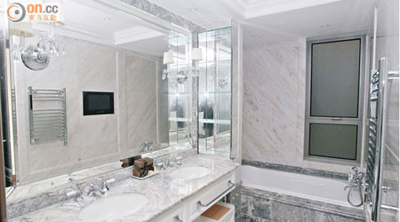 逸瓏浴室用料高級，光潔明亮。