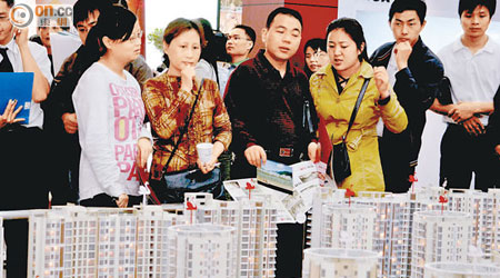 內地房地產市場延續去年的勢頭，不少城市價量齊升。