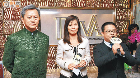 長實趙國雄（左）稱，DIVA至今累售48伙，套現約5.1億元。（潘國禮攝）