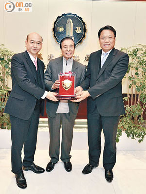 左起：陳永傑、李兆基、黃偉雄