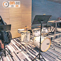 迎海會所設有樂隊練習室供住客使用。