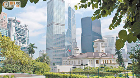 萊坊料，香港未來十二個月寫字樓租金將橫行。