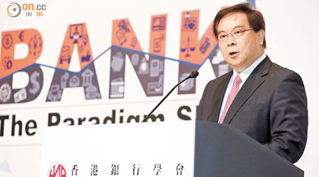 華僑銀行行政總裁錢乃驥闊別香港七年，收購永亨後榮歸。（何頴賢攝）