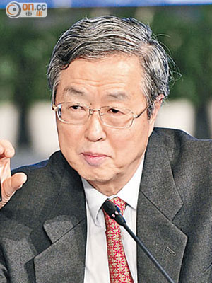 周小川去年第三次連任人行行長時，已屆六十五歲退休年齡。