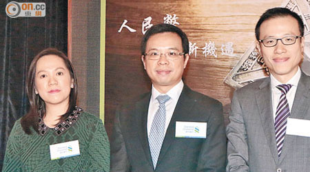 渣打香港陳麗明（左）表示，該行帶有派息的債券或股票人民幣計價基金受追捧。