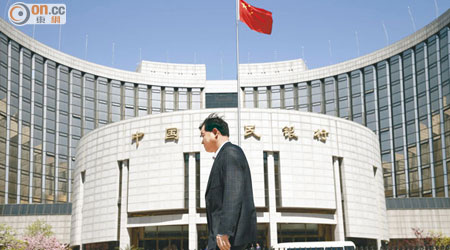 內地經濟持續放緩，人行正考慮推中國版長期再融資操作（LTRO）。