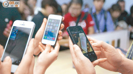 今年首季中國的智能手機出貨量出現下跌。（資料圖片）