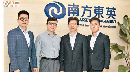 南方東英張國彥（左二）稱，深圳創業板具有如納斯達克般誕生科網巨企的憧憬。（鄧宇航攝）