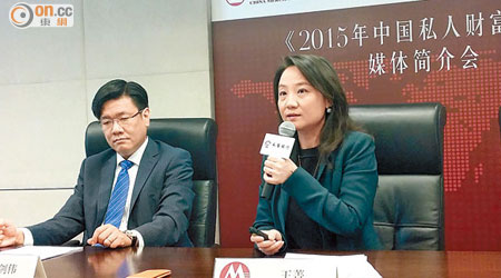 招行王菁（右）表示，旗下新加坡私銀將於今年底開業。