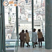 大阪是日本名列前茅的大都市，每年人口都有增長。