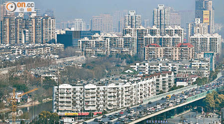 江蘇省省會南京基建發展愈趨成熟，不乏投資者入市。