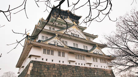 日圓匯價下跌，日本旅遊業更趨興旺。圖為大阪城公園。