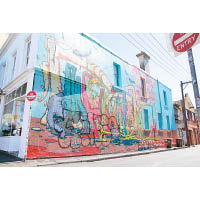Gertrude Street滿布色彩繽紛的Graffiti街頭藝術。