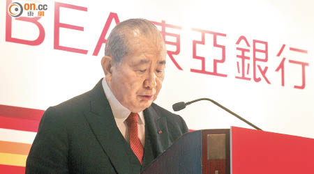 東亞近年接連遭董事減持。圖為主席李國寶。