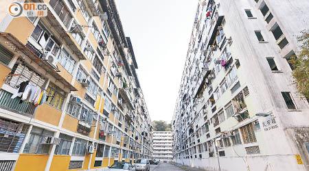 香港市區人口密度世界排名第三。