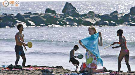 加那利群島為避暑勝地，每年吸引大量遊客。