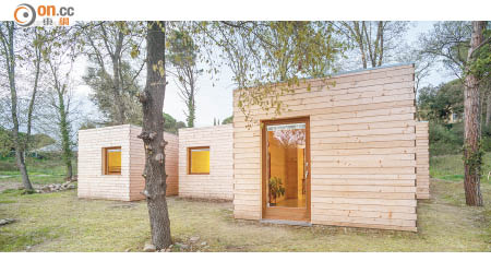GG House由六塊預製的木材組件裝嵌而成，使用靈活。