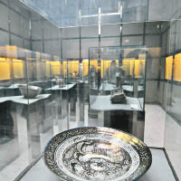 玻璃與瓷器博物館展出伊朗不同時期的展品。