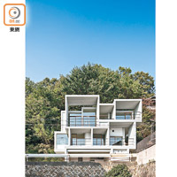 Slide House的層疊立方體外形，為建築增添不平凡的效果。